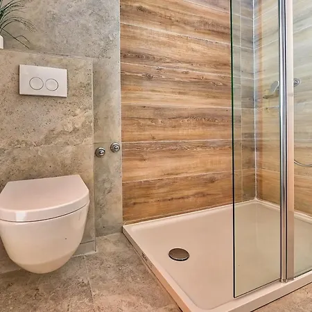 Oscar With Shared Pool Apartment Zadar