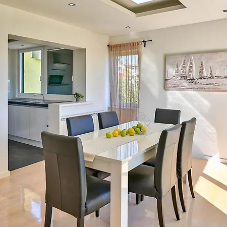 Oscar With Shared Pool Apartment