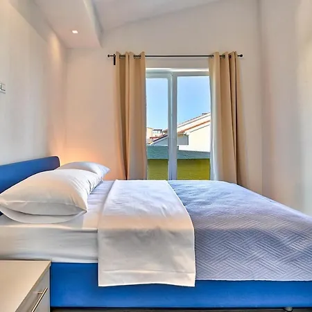 Apartment Oscar With Shared Pool Zadar
